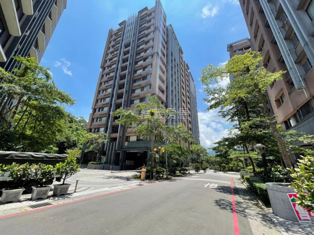 森泉灣露臺三房車位房屋室內格局與周邊環境