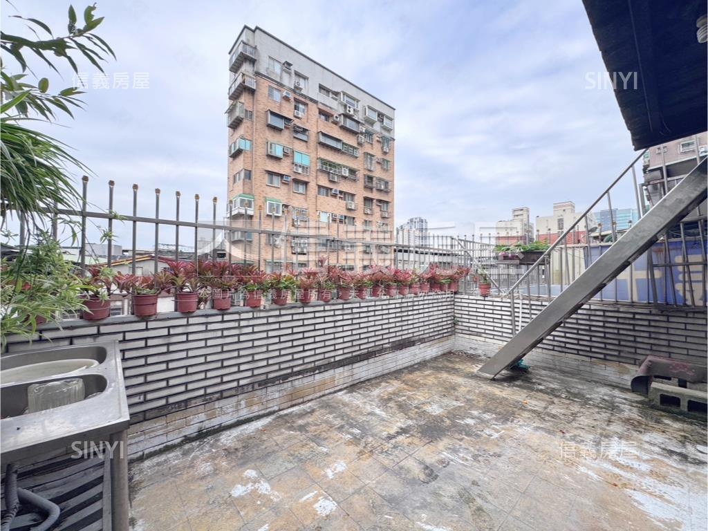 正中山路傳家商業區透天房屋室內格局與周邊環境