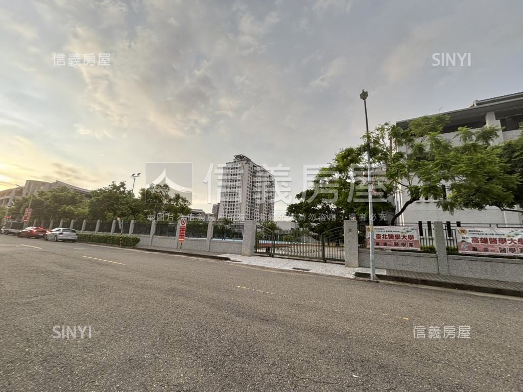 潤隆鉑悅市景２房車位房屋室內格局與周邊環境