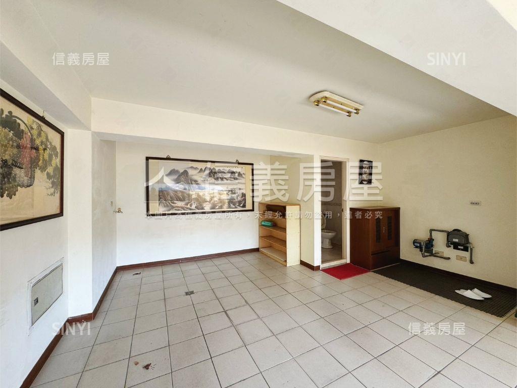 近中科久樘車庫花園別墅房屋室內格局與周邊環境