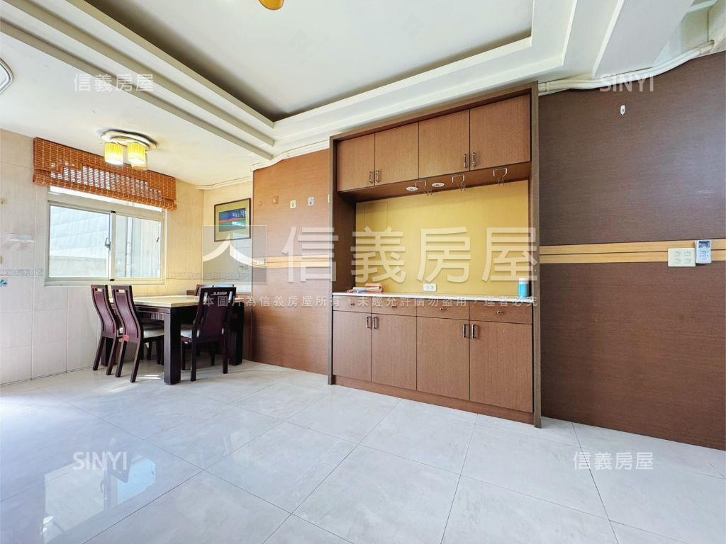 近中科久樘車庫花園別墅房屋室內格局與周邊環境