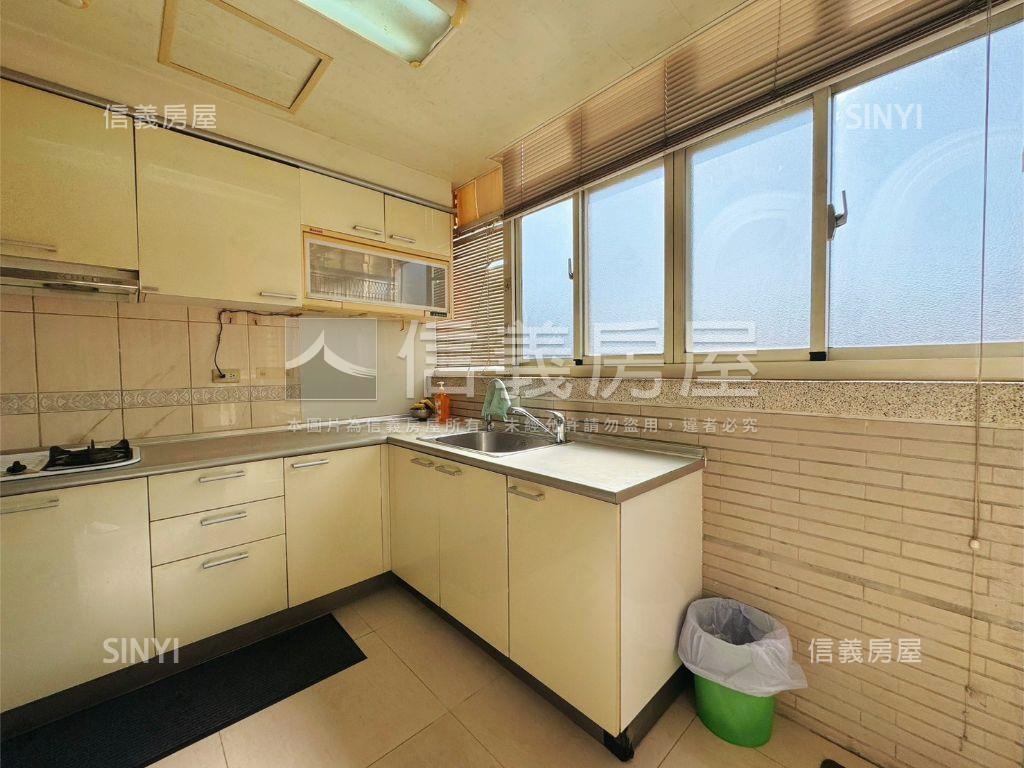 近中科久樘車庫花園別墅房屋室內格局與周邊環境