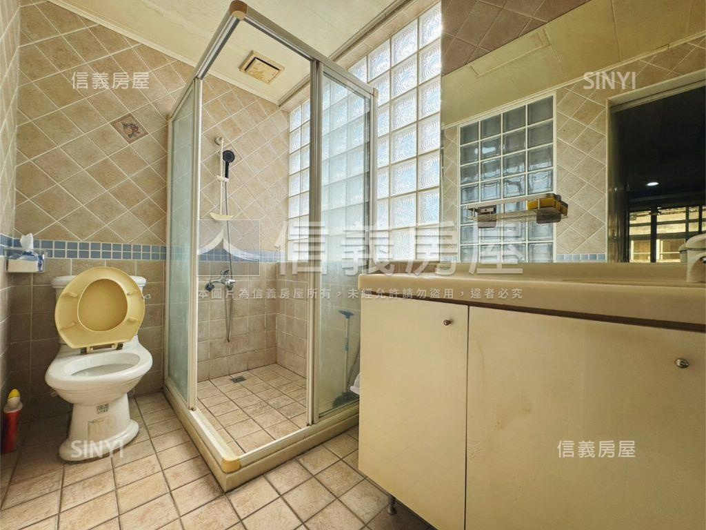 近中科久樘車庫花園別墅房屋室內格局與周邊環境