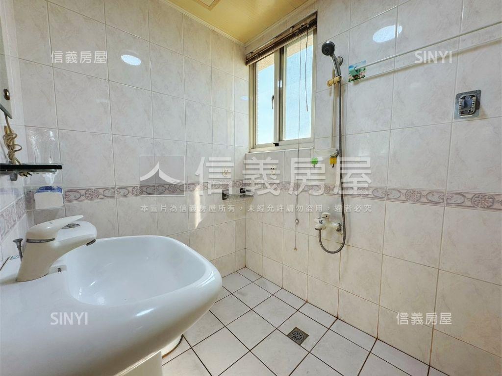 近中科久樘車庫花園別墅房屋室內格局與周邊環境