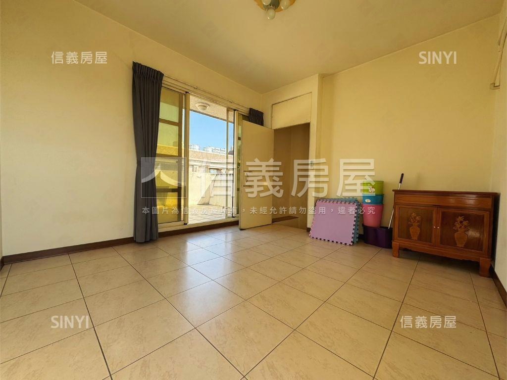 近中科久樘車庫花園別墅房屋室內格局與周邊環境