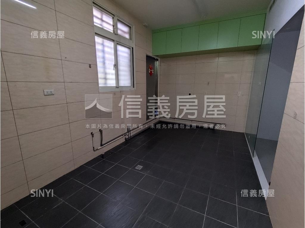 南雅夜市旁挑高店辦房屋室內格局與周邊環境