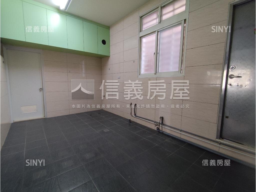 南雅夜市旁挑高店辦房屋室內格局與周邊環境