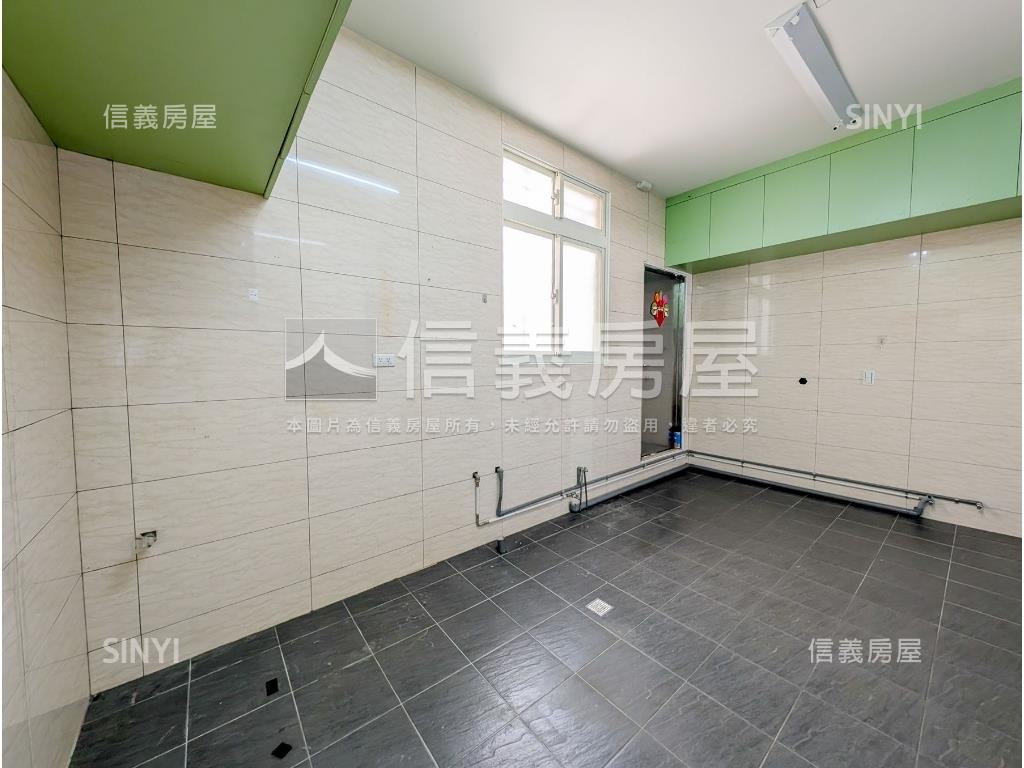 南雅夜市旁挑高店辦房屋室內格局與周邊環境