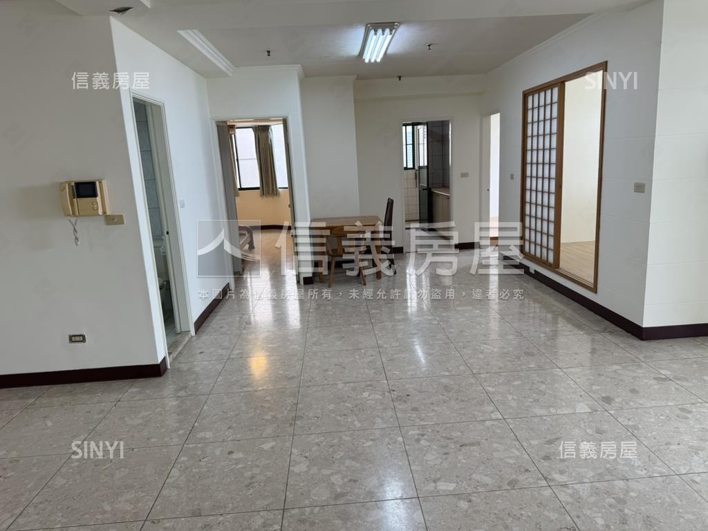 龍寶三房平車房屋室內格局與周邊環境