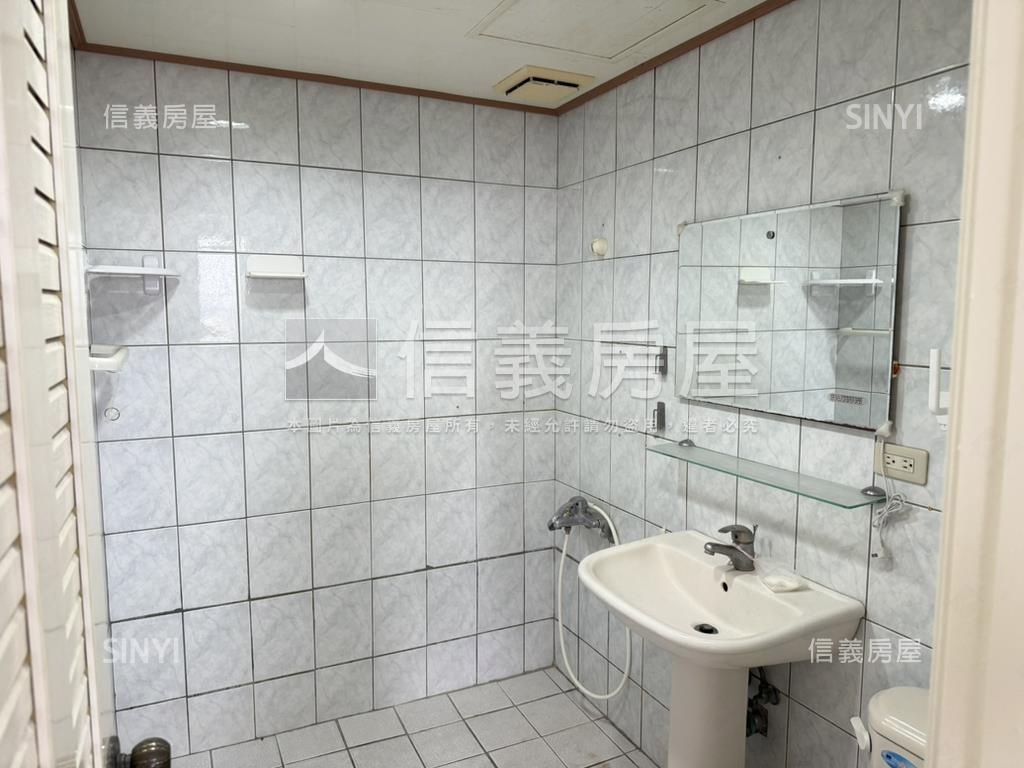 龍寶三房平車房屋室內格局與周邊環境
