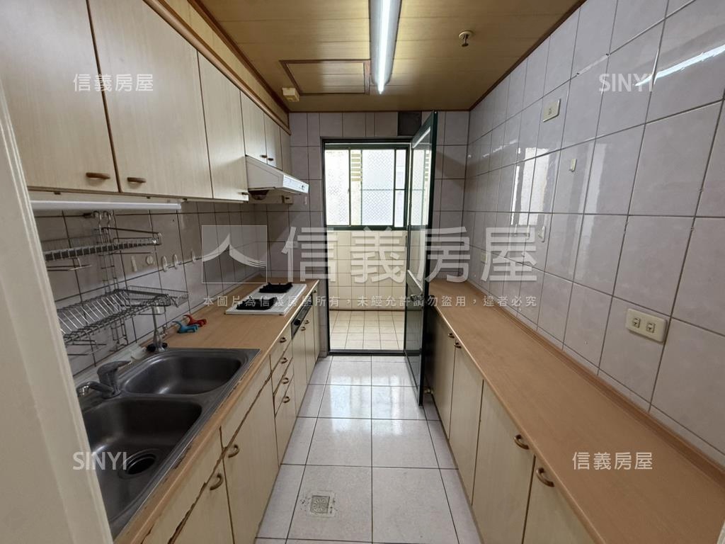 龍寶三房平車房屋室內格局與周邊環境