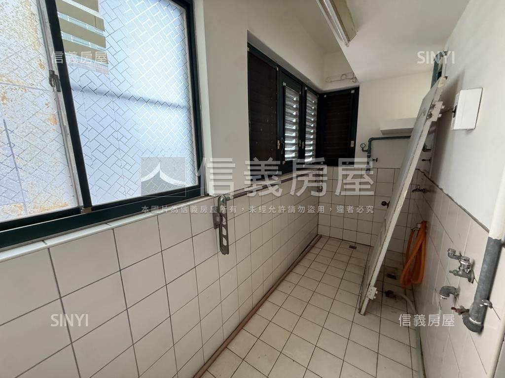 龍寶三房平車房屋室內格局與周邊環境