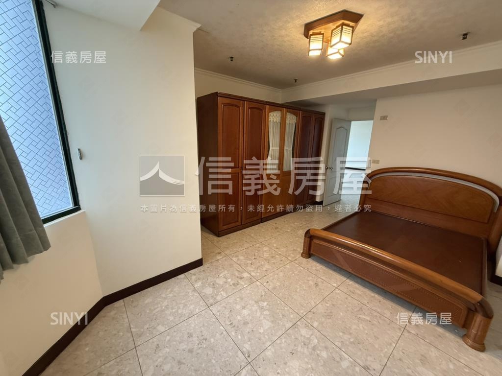龍寶三房平車房屋室內格局與周邊環境