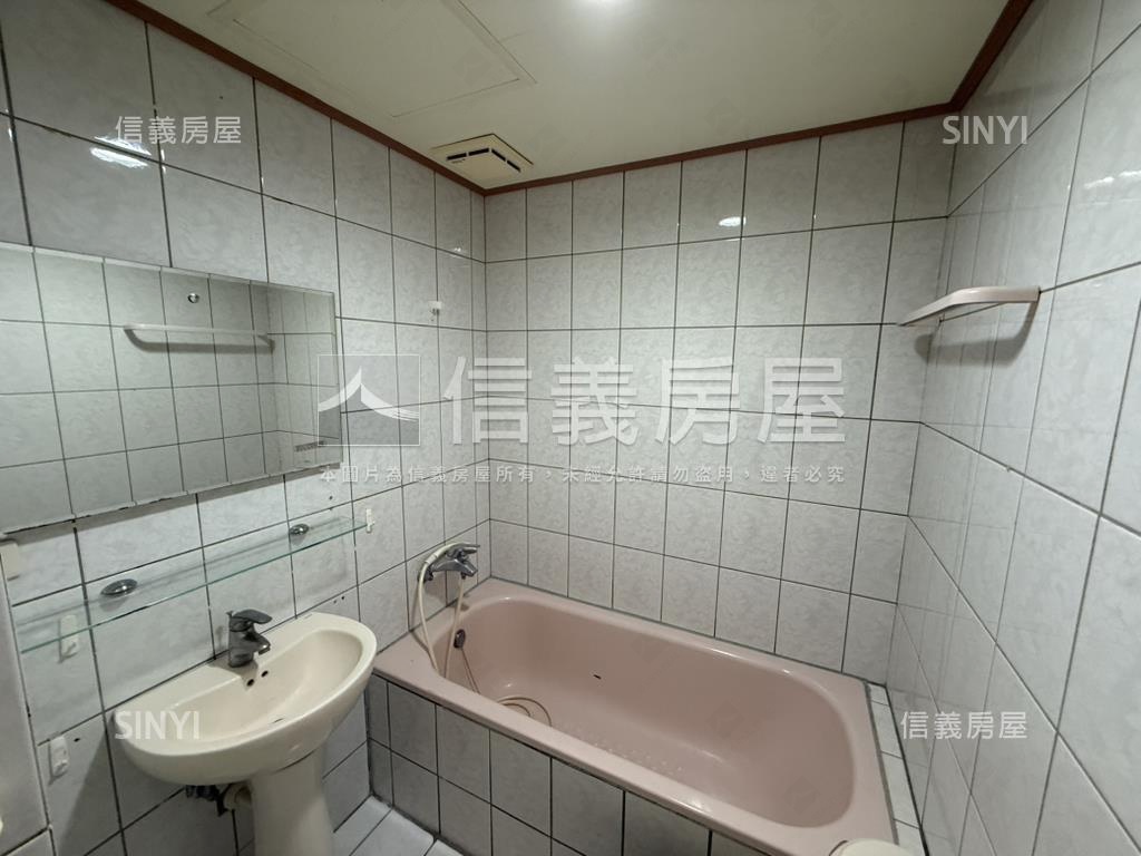 龍寶三房平車房屋室內格局與周邊環境