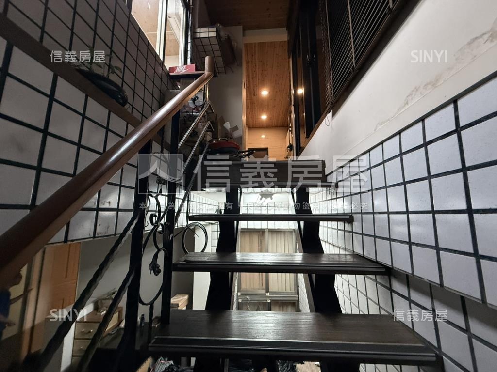 奇岩捷運樓中樓店辦房屋室內格局與周邊環境