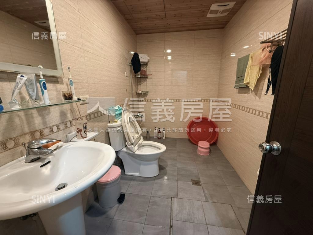 奇岩捷運樓中樓店辦房屋室內格局與周邊環境