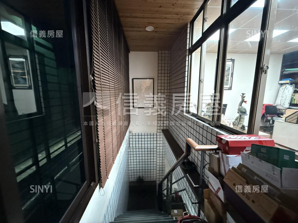奇岩捷運樓中樓店辦房屋室內格局與周邊環境
