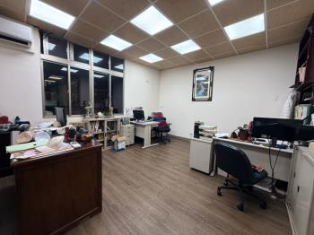 奇岩捷運樓中樓店辦