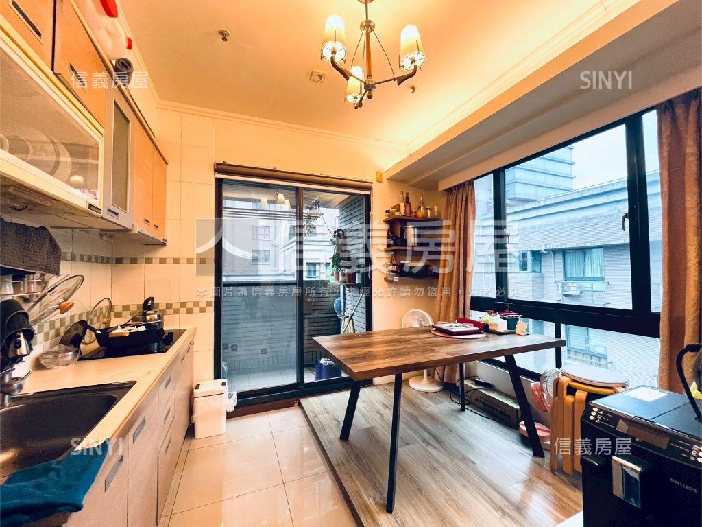 大昌商圈三面採光美的兩房房屋室內格局與周邊環境