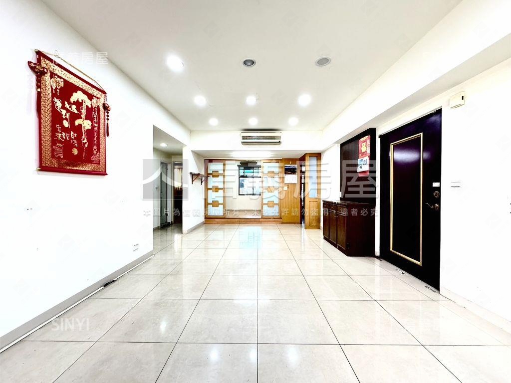 冠昱明亮清幽大戶大車位房屋室內格局與周邊環境