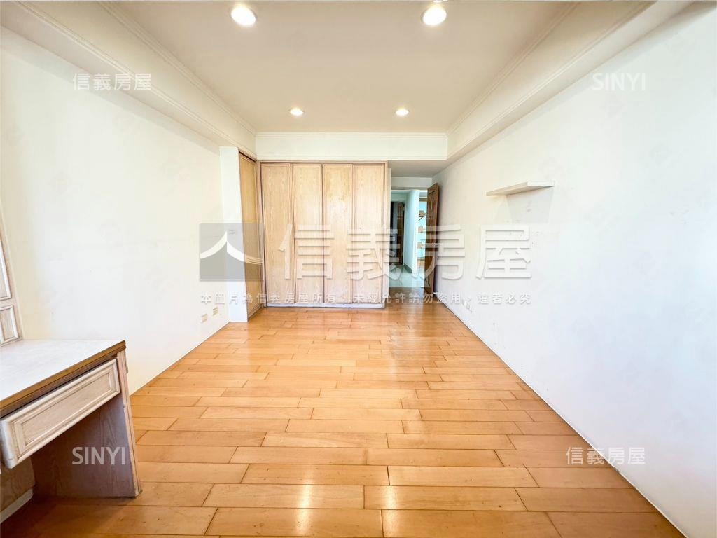 冠昱明亮清幽大戶大車位房屋室內格局與周邊環境