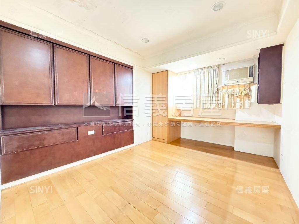 冠昱明亮清幽大戶大車位房屋室內格局與周邊環境