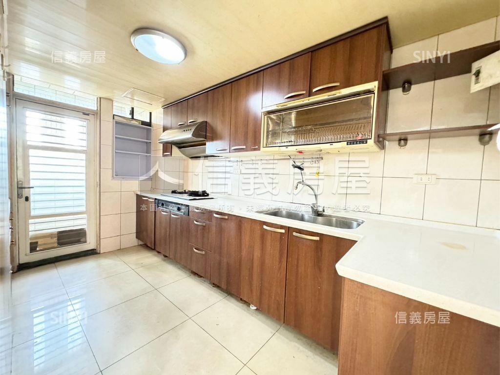 冠昱明亮清幽大戶大車位房屋室內格局與周邊環境