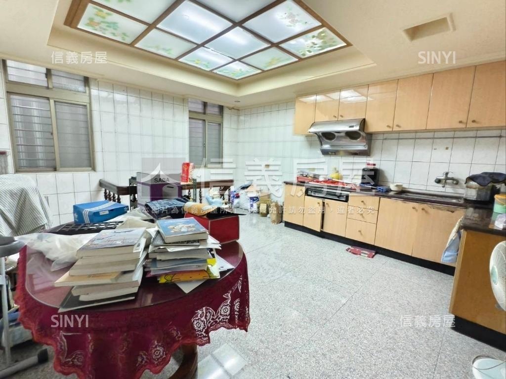 新莊正馬路旁稀有透天房屋室內格局與周邊環境