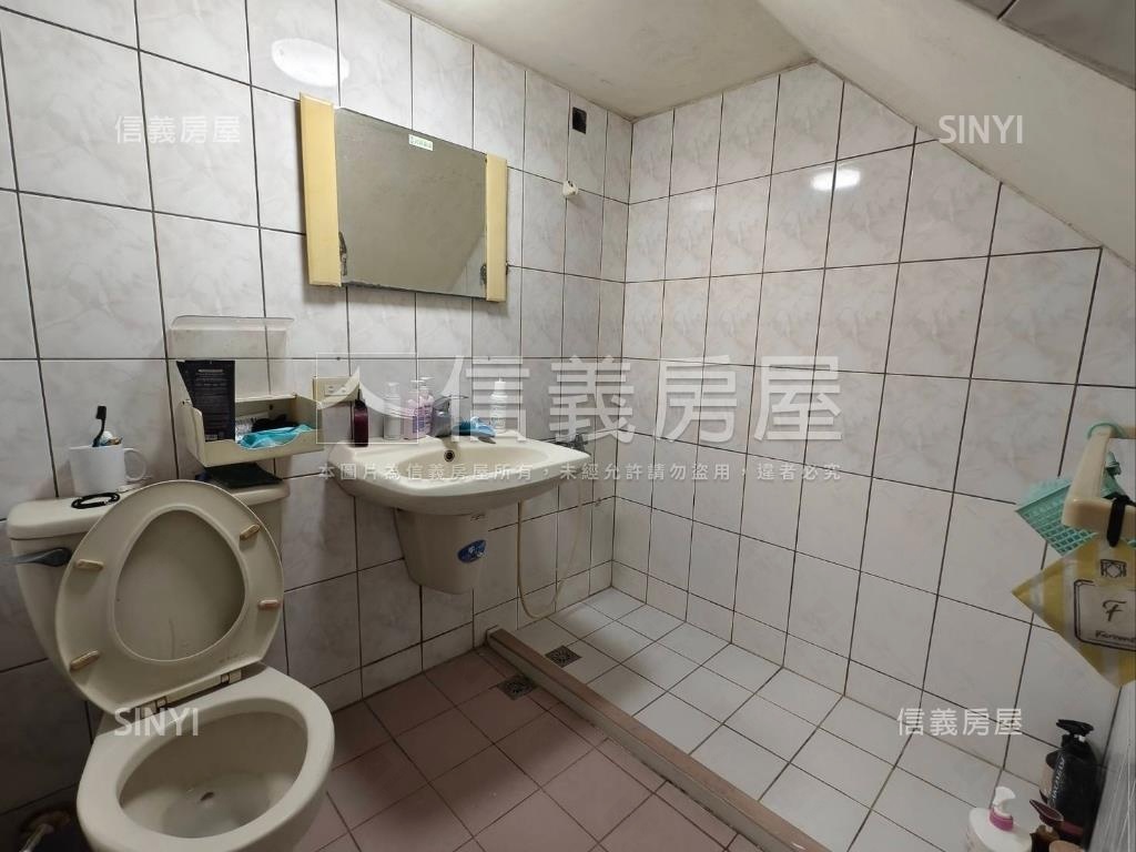 新莊正馬路旁稀有透天房屋室內格局與周邊環境