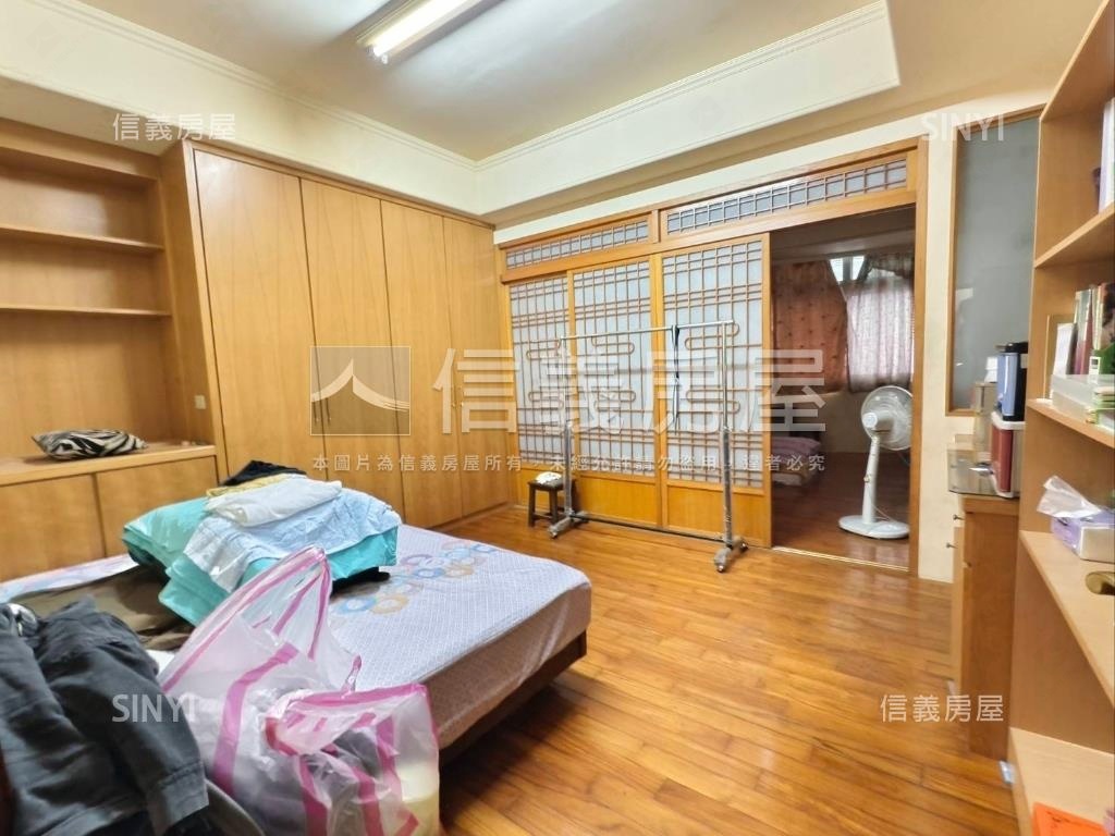 新莊正馬路旁稀有透天房屋室內格局與周邊環境