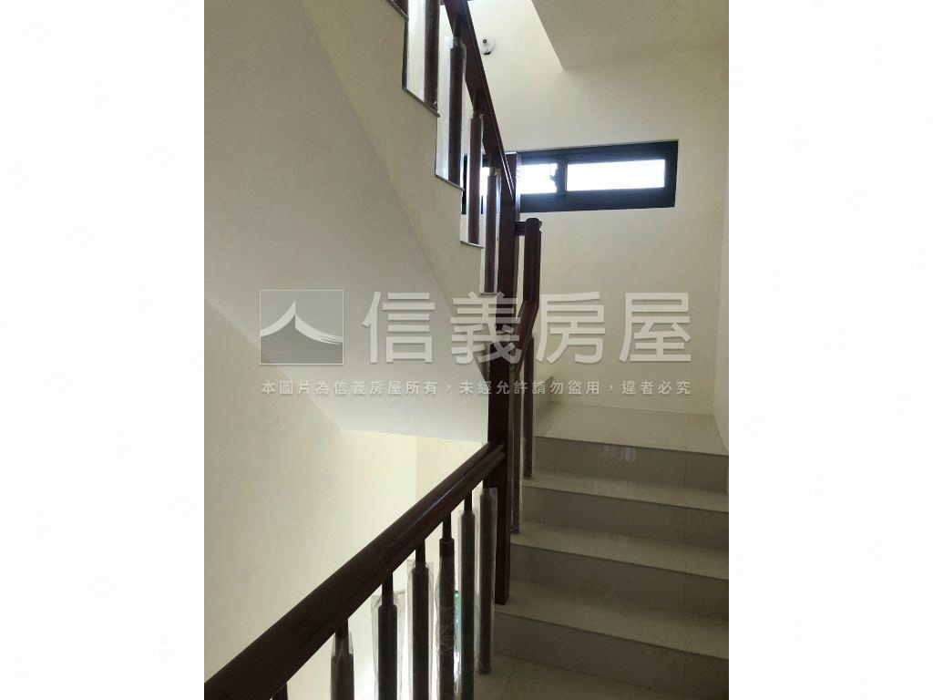 誠售南崗工業區大面寬透天房屋室內格局與周邊環境