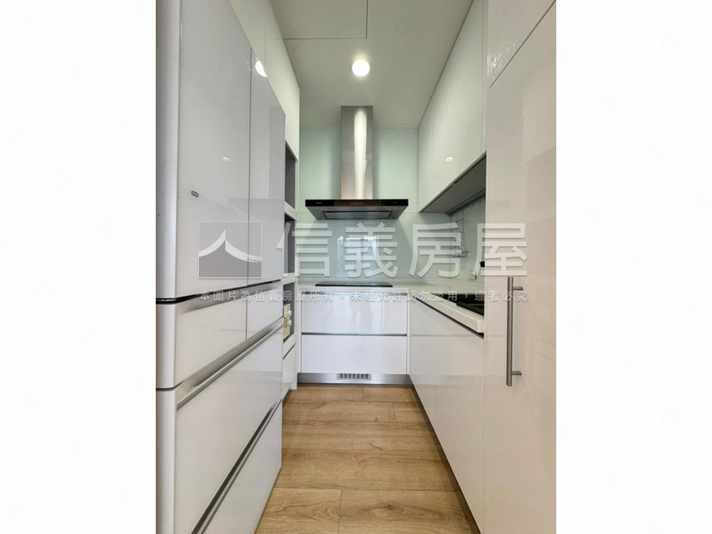 專任★新世界★美帝王戶房屋室內格局與周邊環境