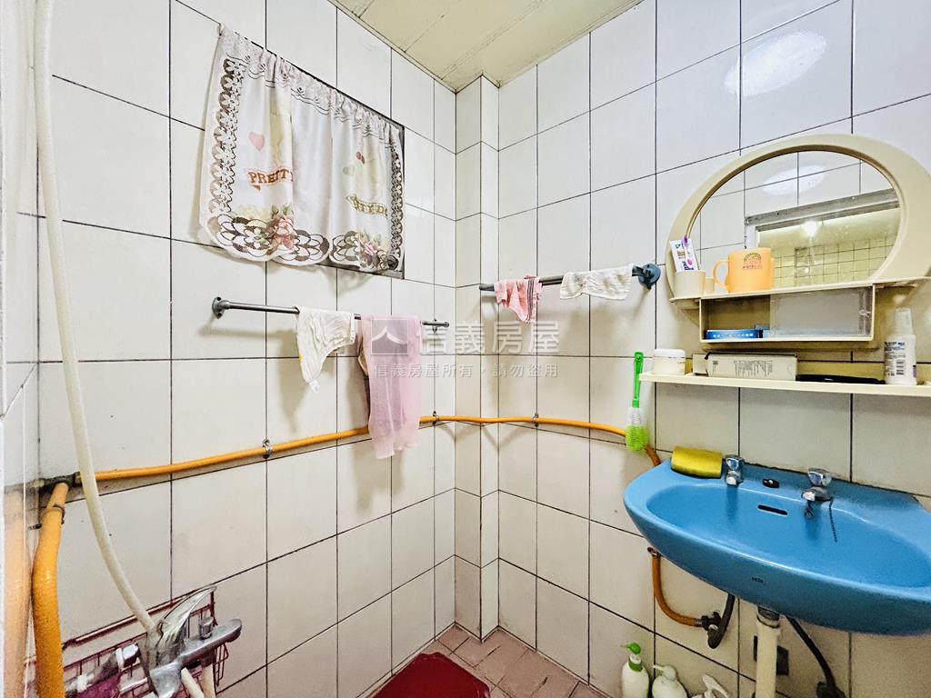低總價近捷運透天房屋室內格局與周邊環境