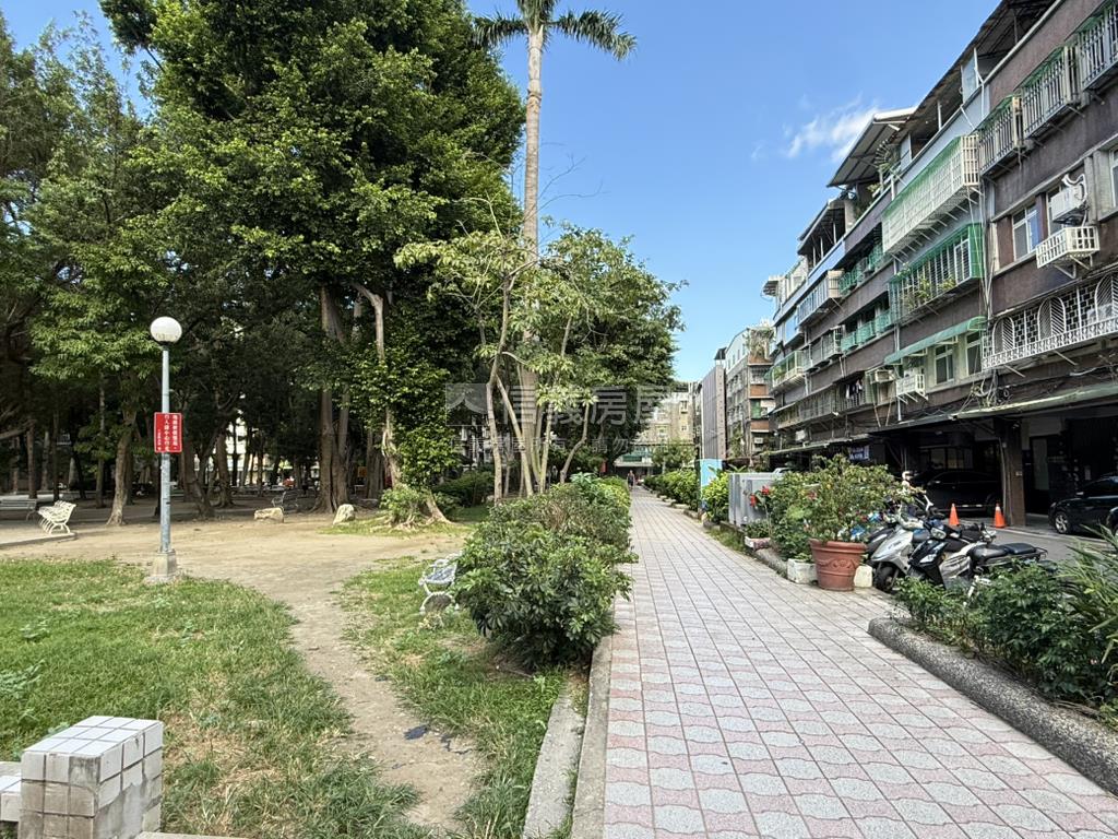 低總價近捷運透天房屋室內格局與周邊環境