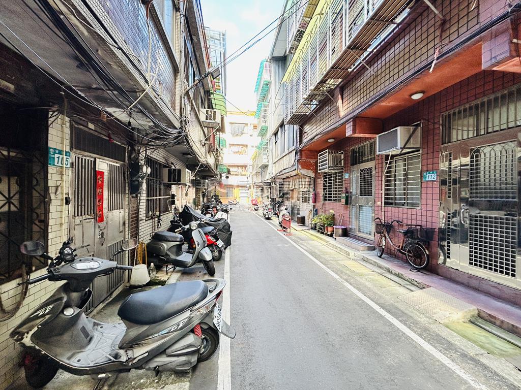 低總價近捷運透天房屋室內格局與周邊環境