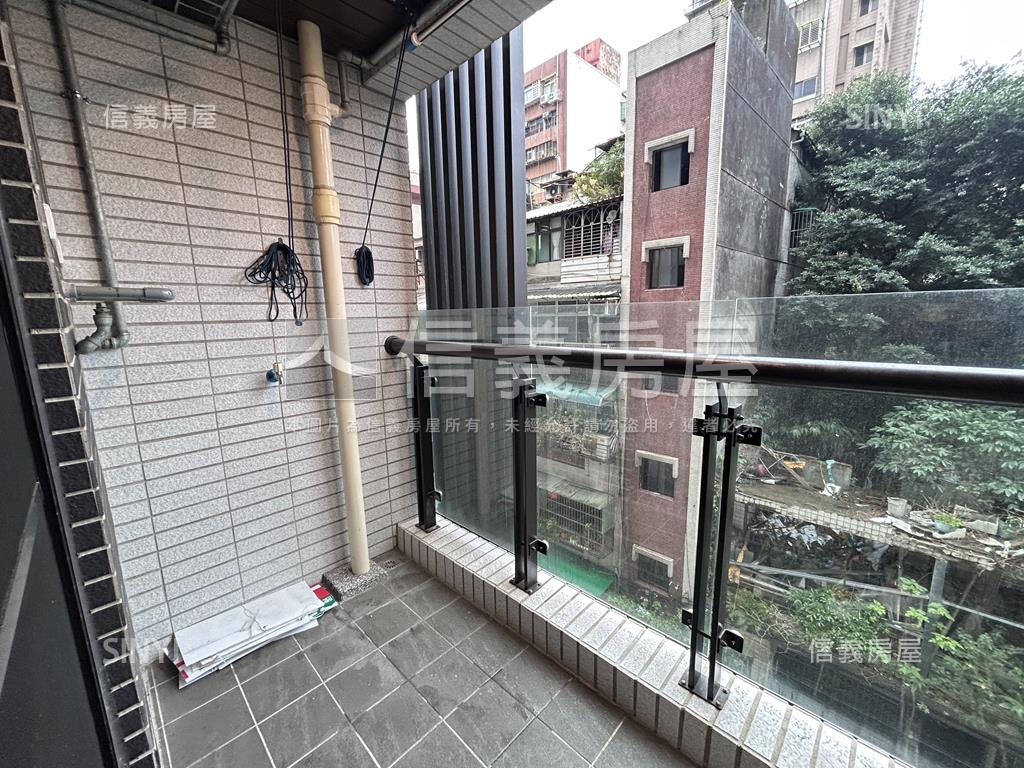 捷運中山直美陽台電梯二房房屋室內格局與周邊環境