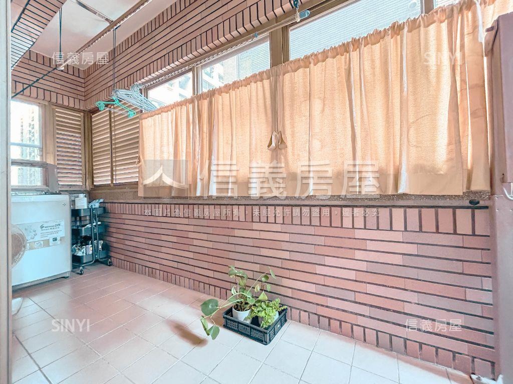 賞夕陽溫馨四房平車房屋室內格局與周邊環境