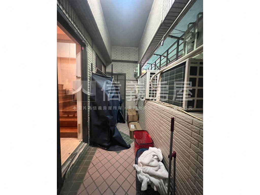 Ｒ１４捷運靚美店住附平車房屋室內格局與周邊環境
