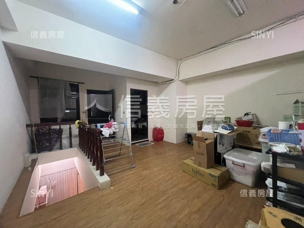 Ｒ１４捷運靚美店住附平車房屋室內格局與周邊環境