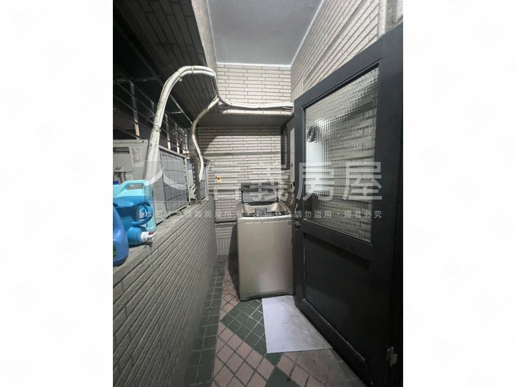 Ｒ１４捷運靚美店住附平車房屋室內格局與周邊環境