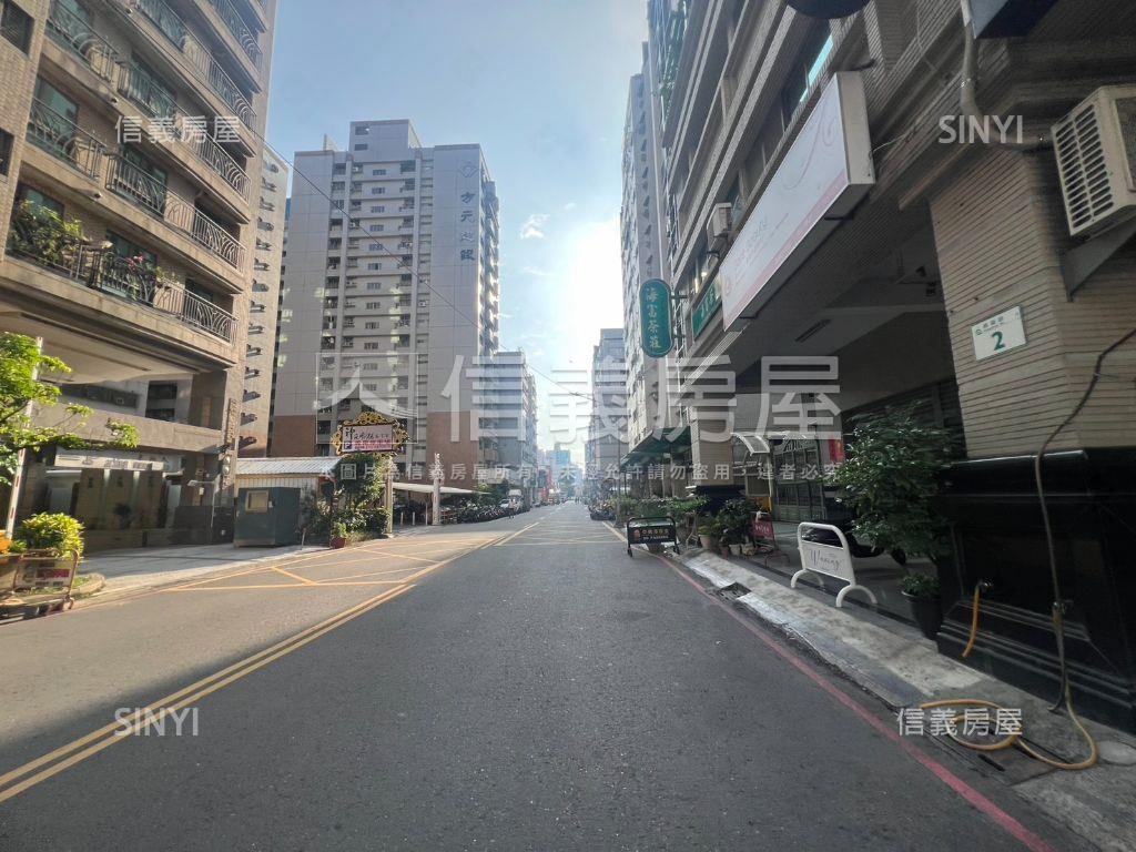 Ｒ１４捷運靚美店住附平車房屋室內格局與周邊環境