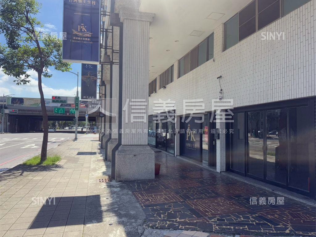衛武營｜車潮人潮面寬金店房屋室內格局與周邊環境