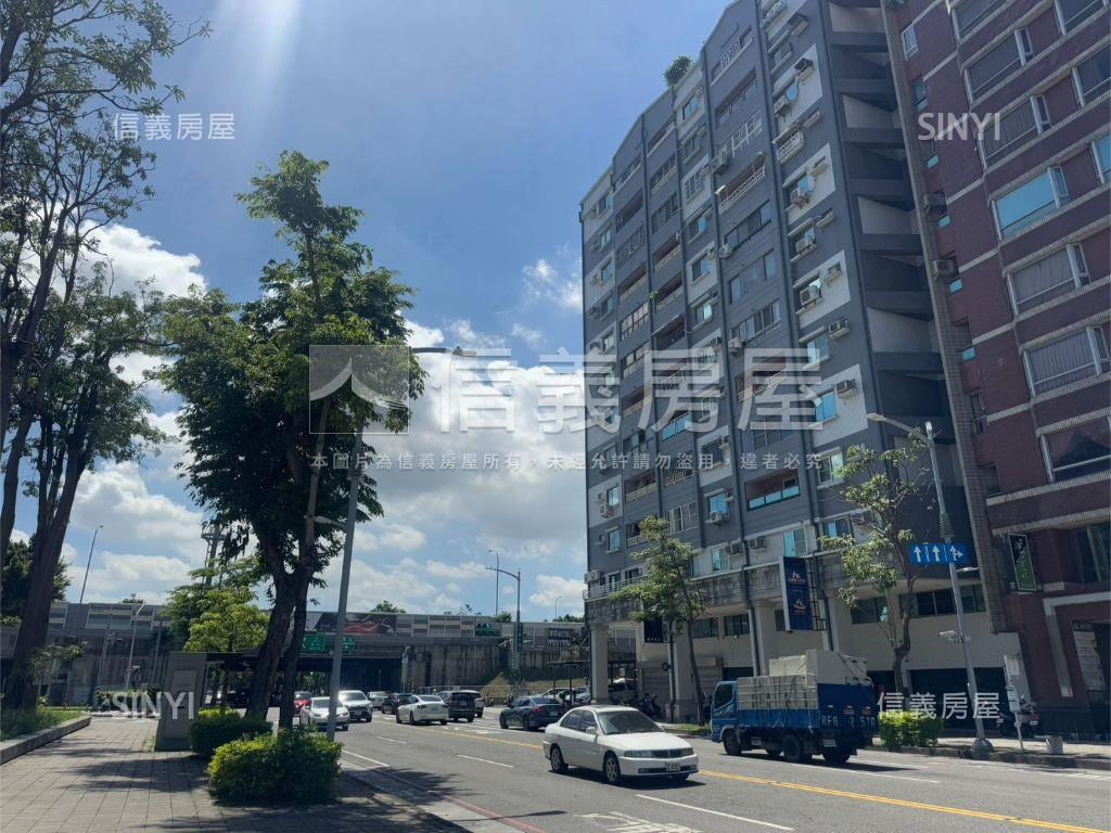 衛武營｜車潮人潮面寬金店房屋室內格局與周邊環境