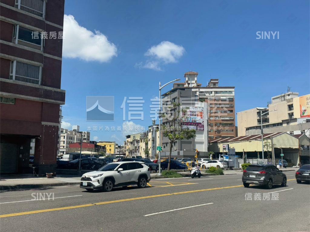 衛武營｜車潮人潮面寬金店房屋室內格局與周邊環境