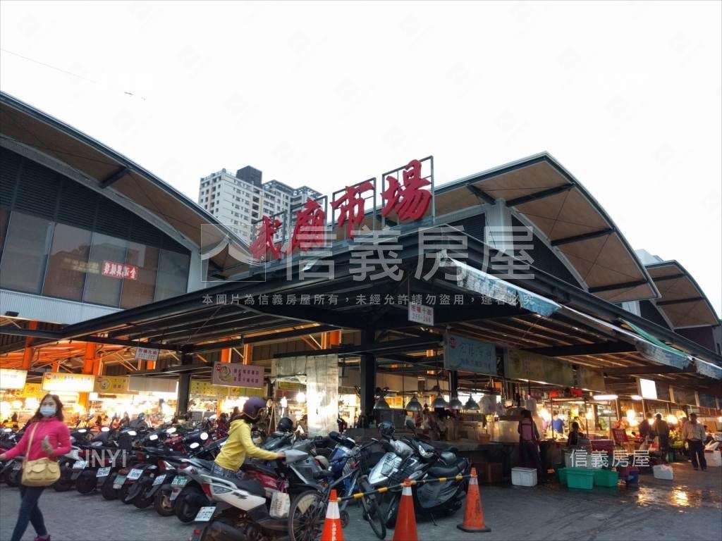 衛武營｜車潮人潮面寬金店房屋室內格局與周邊環境