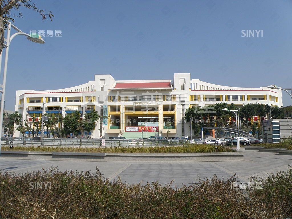 衛武營｜車潮人潮面寬金店房屋室內格局與周邊環境