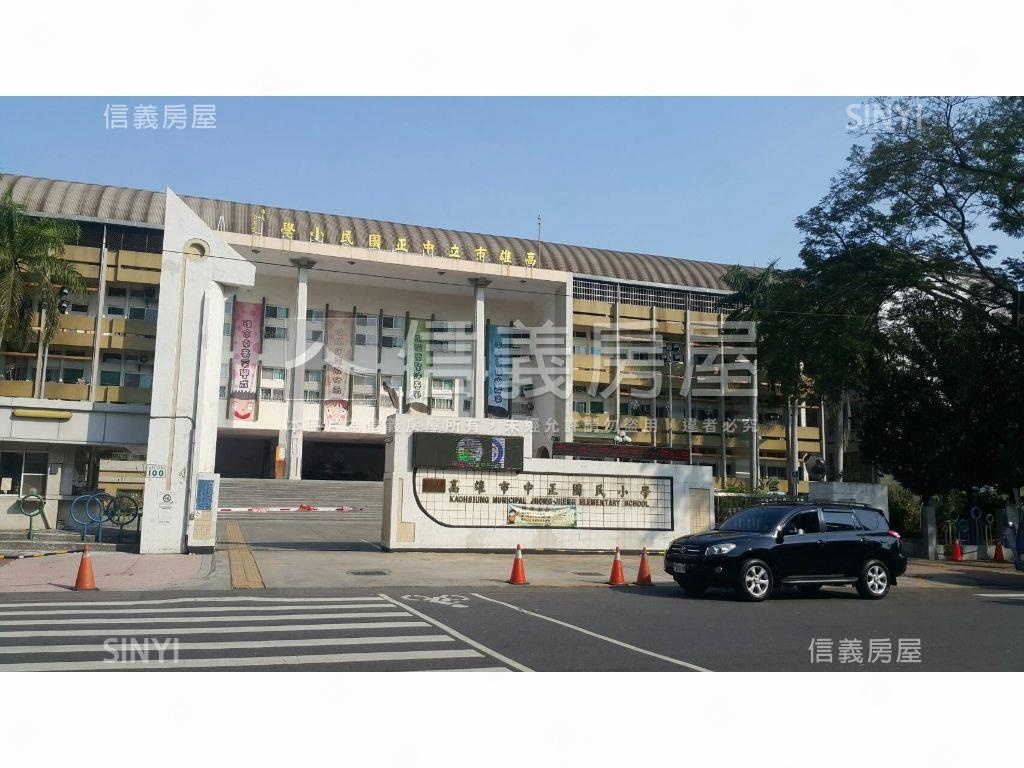 衛武營｜車潮人潮面寬金店房屋室內格局與周邊環境