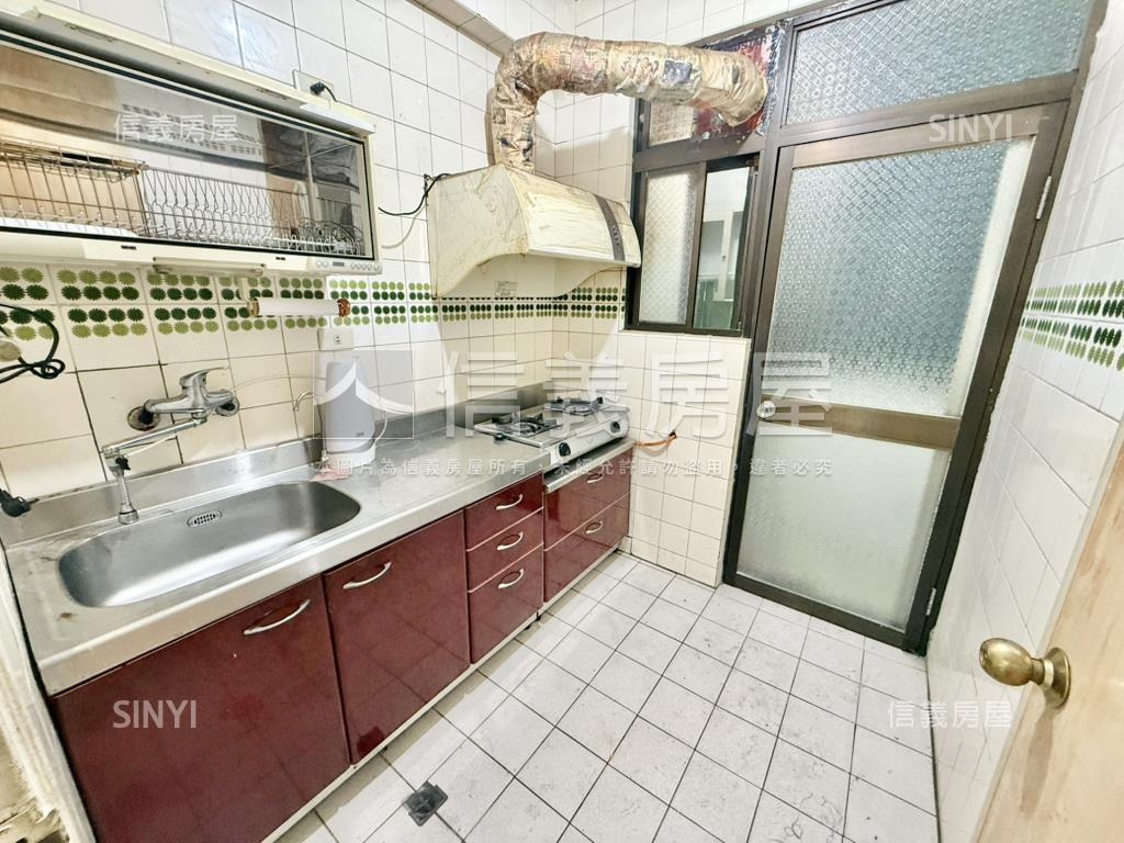 捷運靜巷方正採光三房房屋室內格局與周邊環境