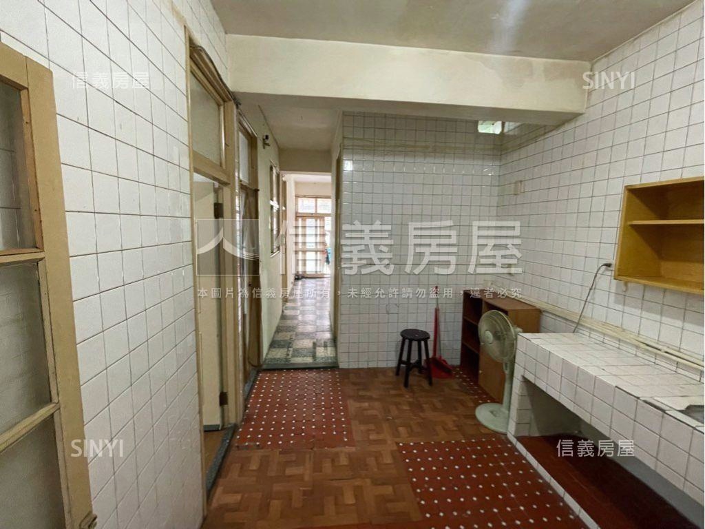 新埔捷運二樓美寓房屋室內格局與周邊環境