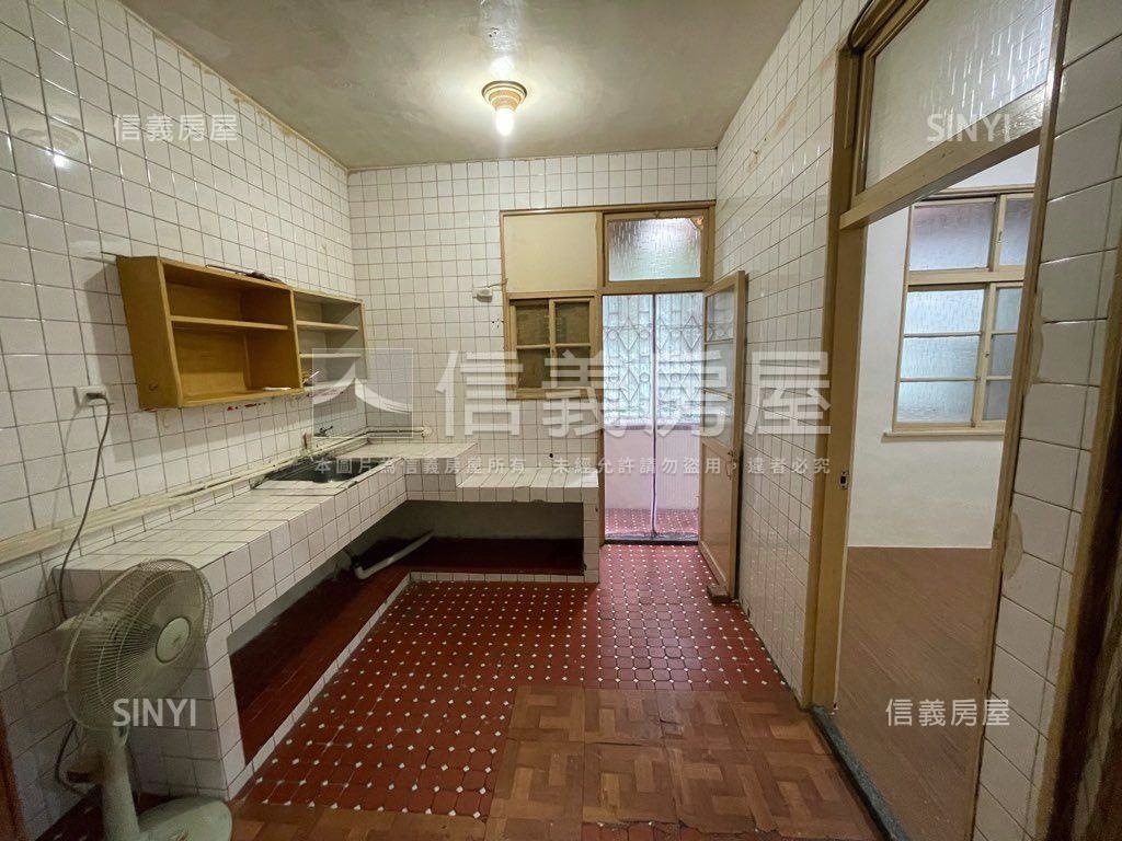 新埔捷運二樓美寓房屋室內格局與周邊環境